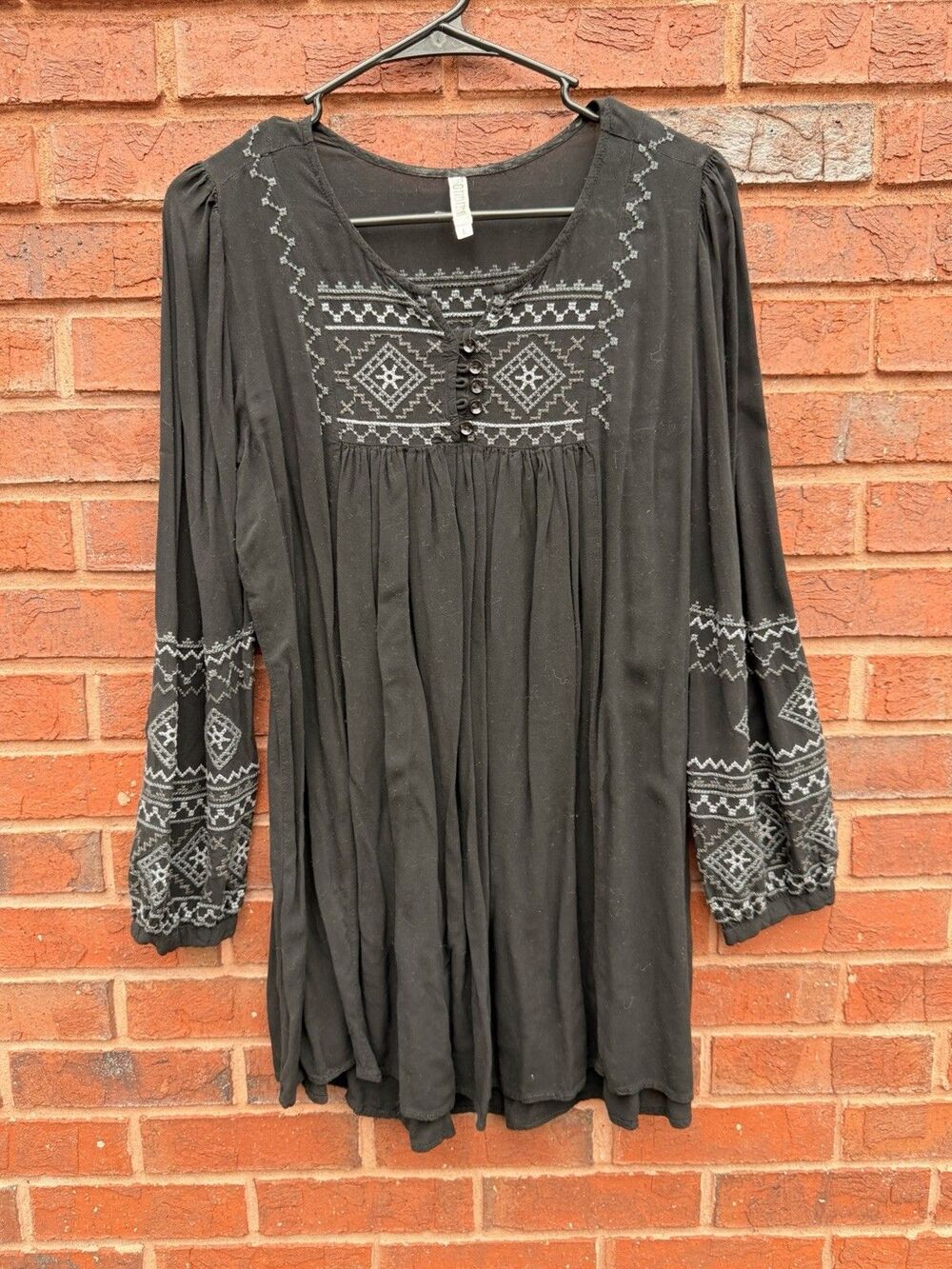Monoreno Women's Boho Flowy Tunic Blouse Sz Large Grey Nice Embroidery C17